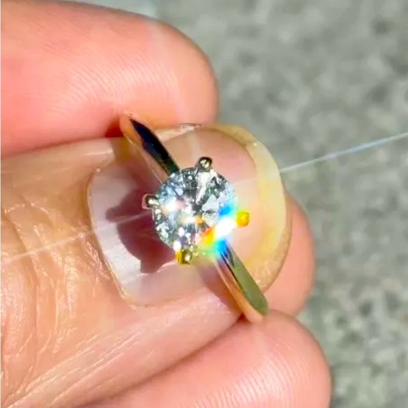 Pre-owned Natural engagement ring. 5.5 size. - Picture 3 of 9